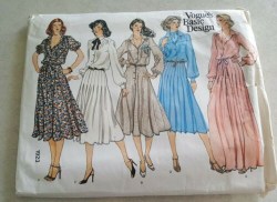 1923 VOGUE LONGER BLOUSON BUTTON YOKE PLEAT DRESS LENGTHS PATTERN 16,10, 12
